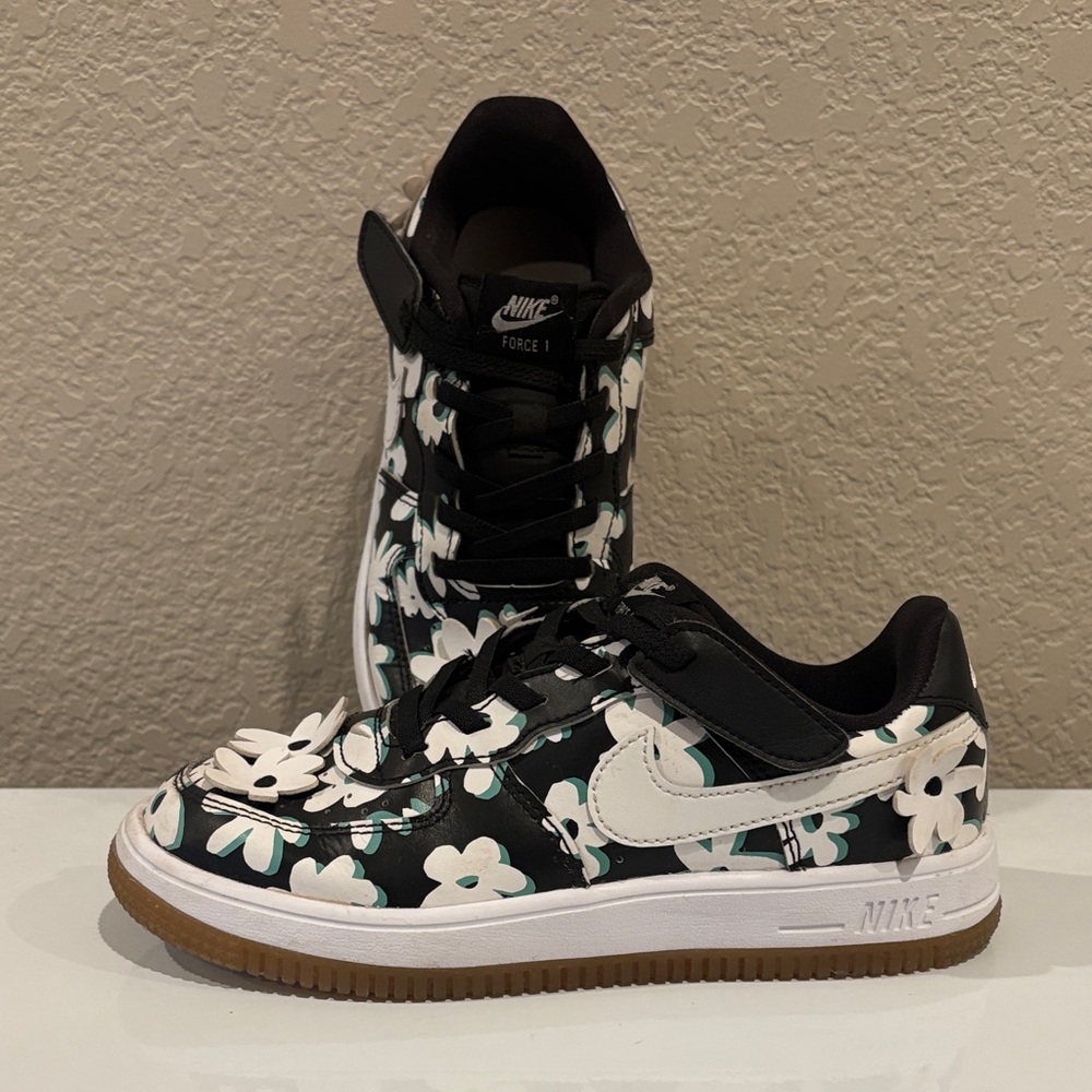 Nike Force 1 Low LV8 EasyOn - Black and White Floral Sneakers - little kids 2Y